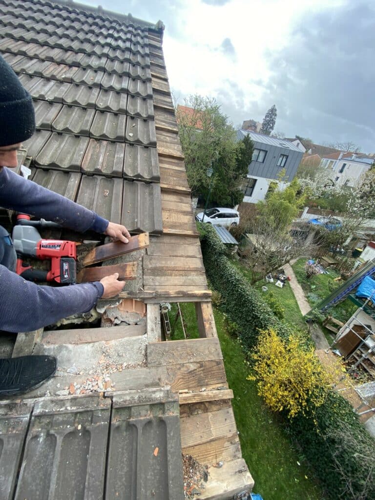 Couvreur sur toit Clamart - rénovation toit pan de rives - Mario Heugebaert