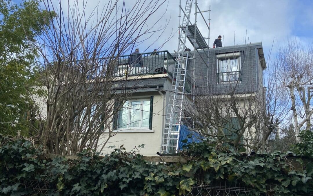 Pose de Velux neuf lors de rénovation de toiture – maison à 92 Clamart et à Meudon